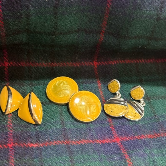 Vintage enamel stud earrings - Picture 7 of 7